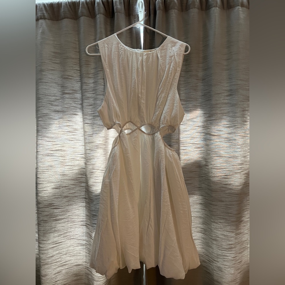 Entro Bubble Hem Cut Out Waist Mini Dress - White L